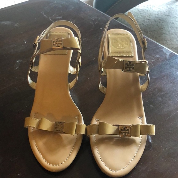 Tory Burch strappy nude sandals - Picture 3 of 5
